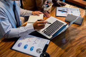 Expert Guidance for Online Sales